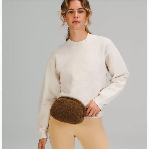 Lululemon Everywhere Fleece Belt Bag - Picture 2 of 6